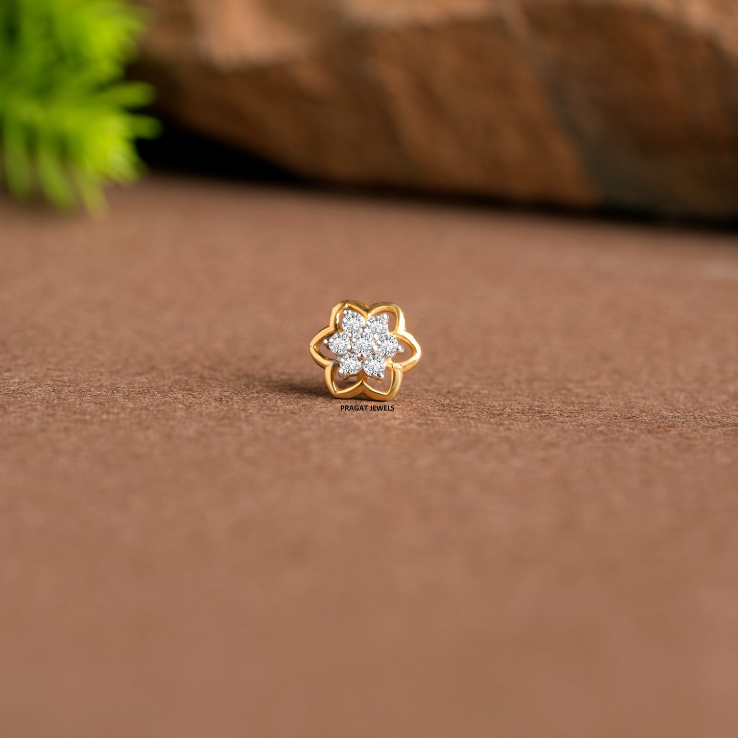 Diamond Nosepin Solitaire Yellow Gold Brillant Cut Diamond Hand crafted with love NP0278