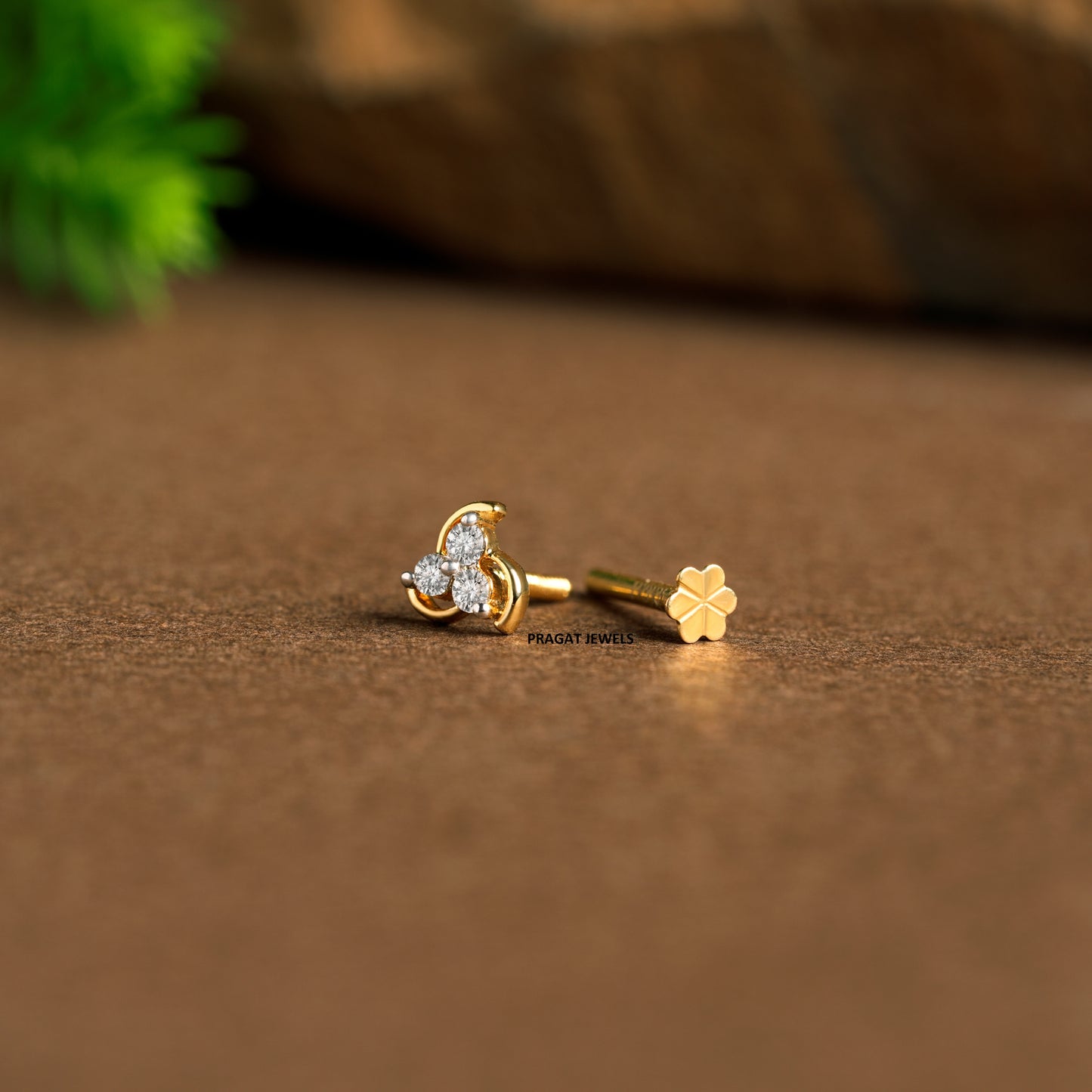 Diamond Cluster Nosepin Yellow Gold Brilliant Cut Diamond Handcrafted With Love.NP0583