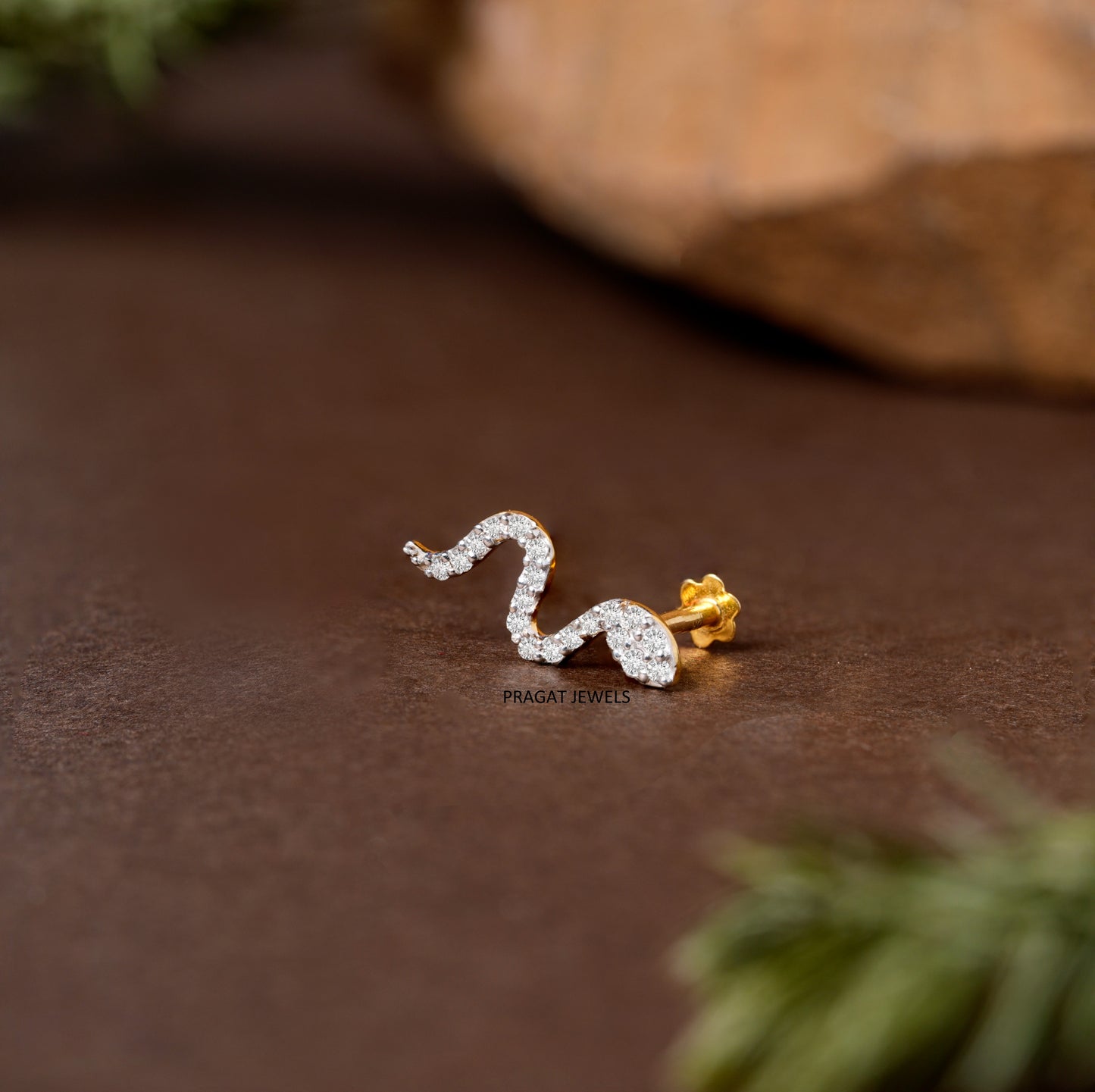 Gold Diamond Serpent Snake Nose Pin/Sparkling S-Curve Diamond Nose Stud with Flower Backnp1221
