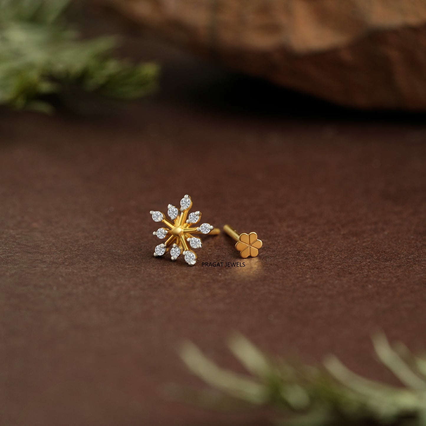 Golden Snowflake Nose Pin/Diamond Sunburst Nose Pin/Celestial Bloom Gold Nose Pin/NP0795