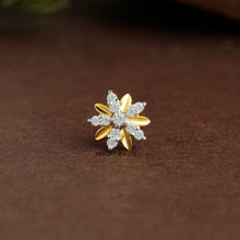Daisy Nose Pin/Luxe Blossom Nose Pin/NP1015