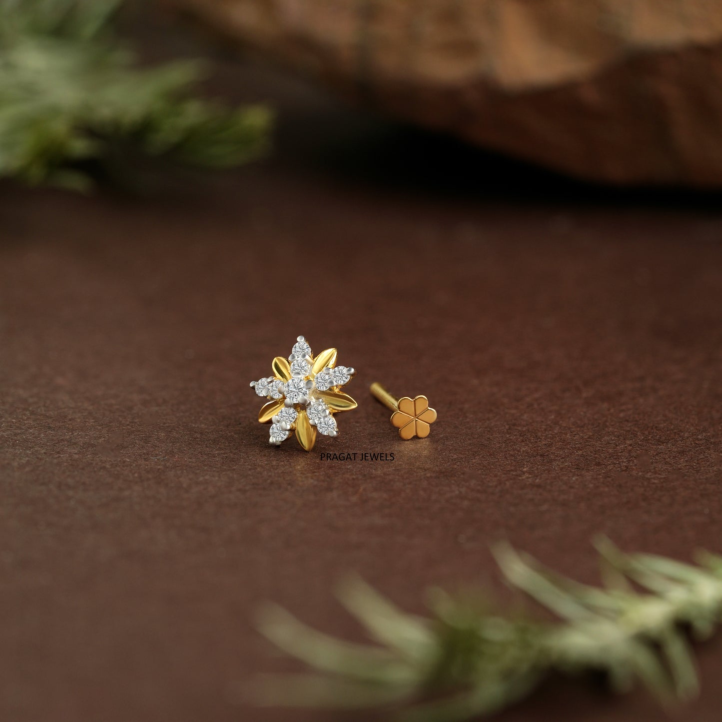 Golden Daisy Diamond Nose Pin/Floral Spark Gold Nose Stud/Luxe Blossom Nose Pin/NP1015