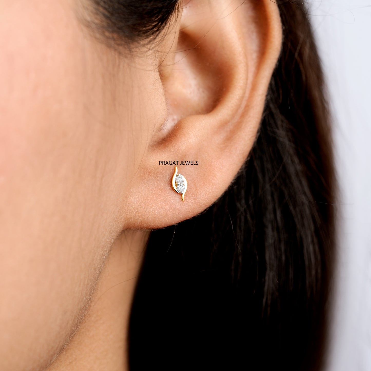 Elegant Diamond Leaf Gold Stud Earring/Minimalist Diamond Leaf Gold Stud
