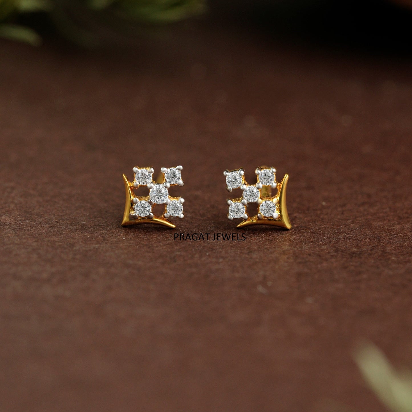 Diamond Clover Gold Studs/Royal Spark Grid Earrings/Golden Charm Diamond Studs/NP0984