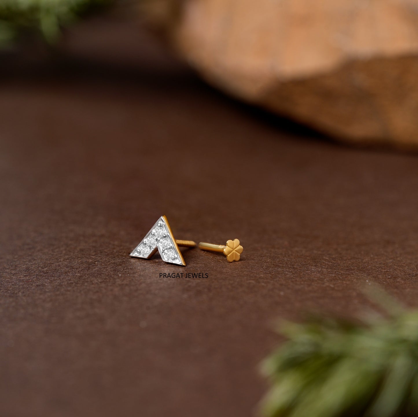 Chevron Spark Diamond Nose Pin/V-Shine Diamond Nose Stud/Arrow Glint Diamond Nose Pin/np1217
