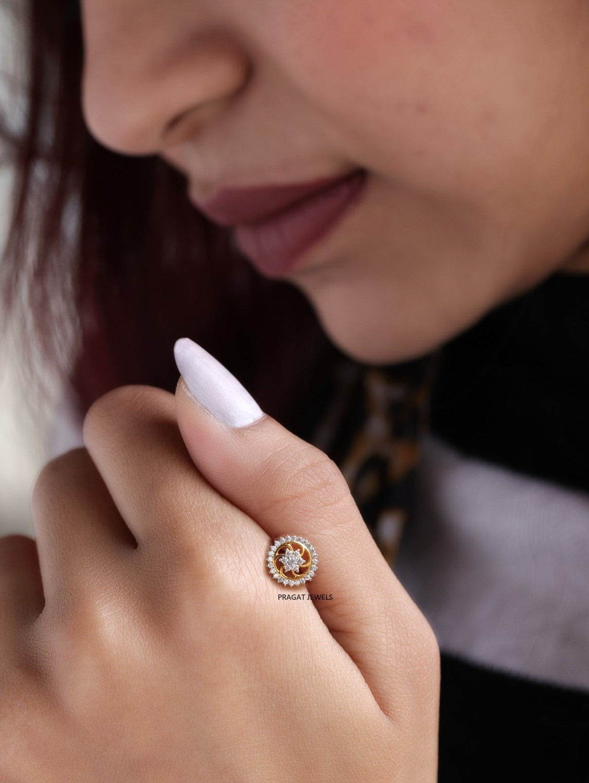 18K Yellow Gold Brillant Cut Diamond Hand crafted with love - PRAGAT JEWELS